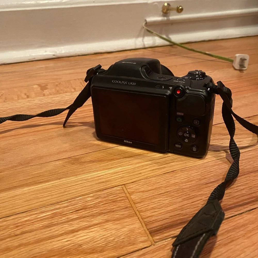 Nikon COOLPIX L820 16 MP Digital Camera with 30x zoom (barely used)
